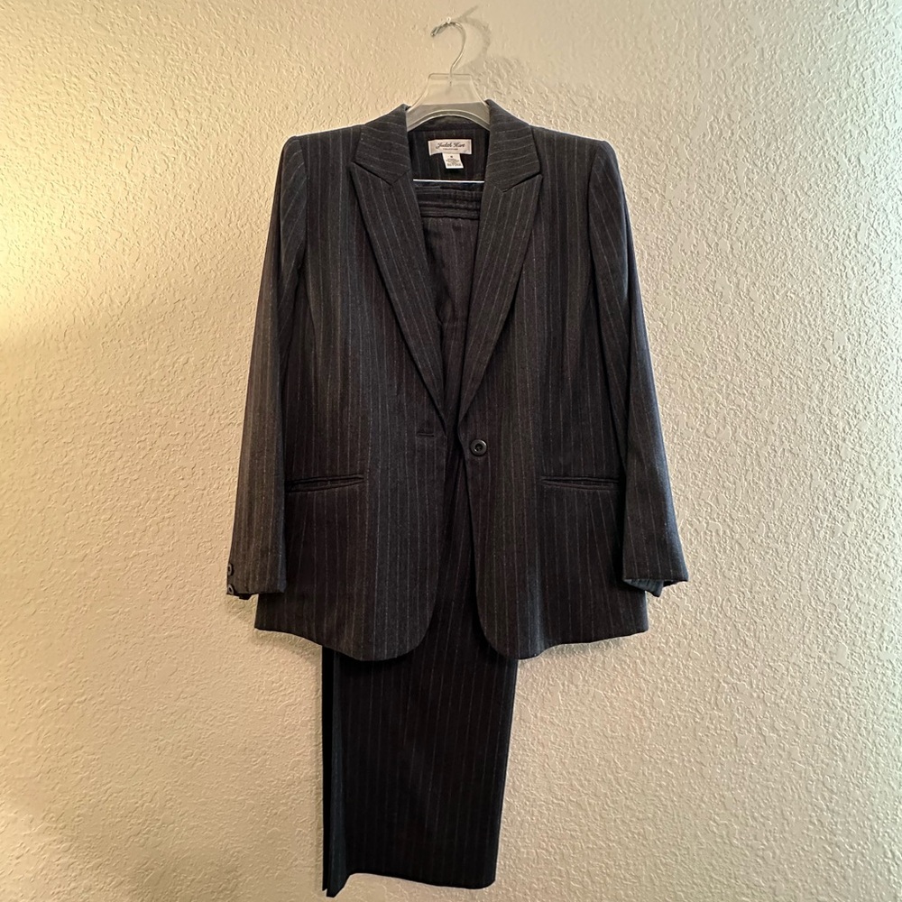 Kasper Gray Suit with Tailored Elegance